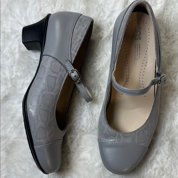 SAS Isabel Mary Jane Kitten Heel Shoe Women 7WW‎ Grigio Snake Leather USA Made - Picture 1 of 17